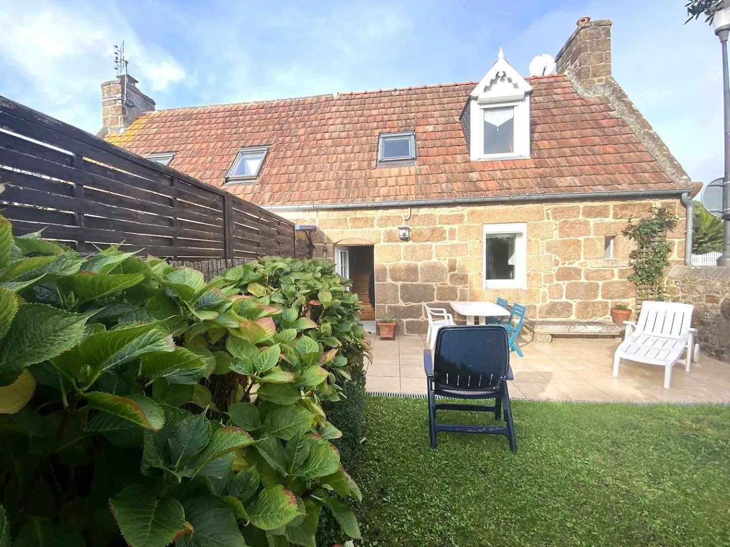 Maison Bretonne A 200M De La Superbe Plage Saint-Guirec A Ploumanac'H - Ref 328 Perros-Guirec