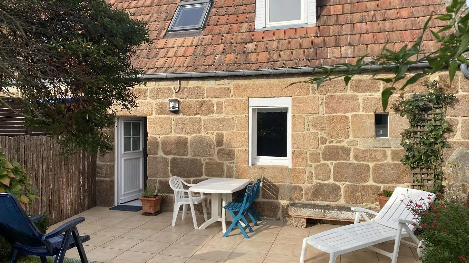 Maison Bretonne A 200M De La Superbe Plage Saint-Guirec A Ploumanac'H - Ref 328 Perros-Guirec 0*,  France